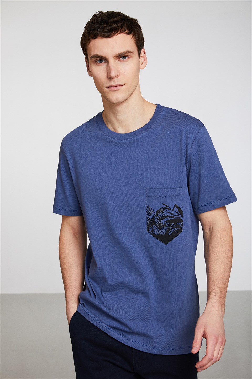 ASHER Erkek İndigo Mavi Baskılı Yuvarlak Yaka Comfort Fit T-Shirt