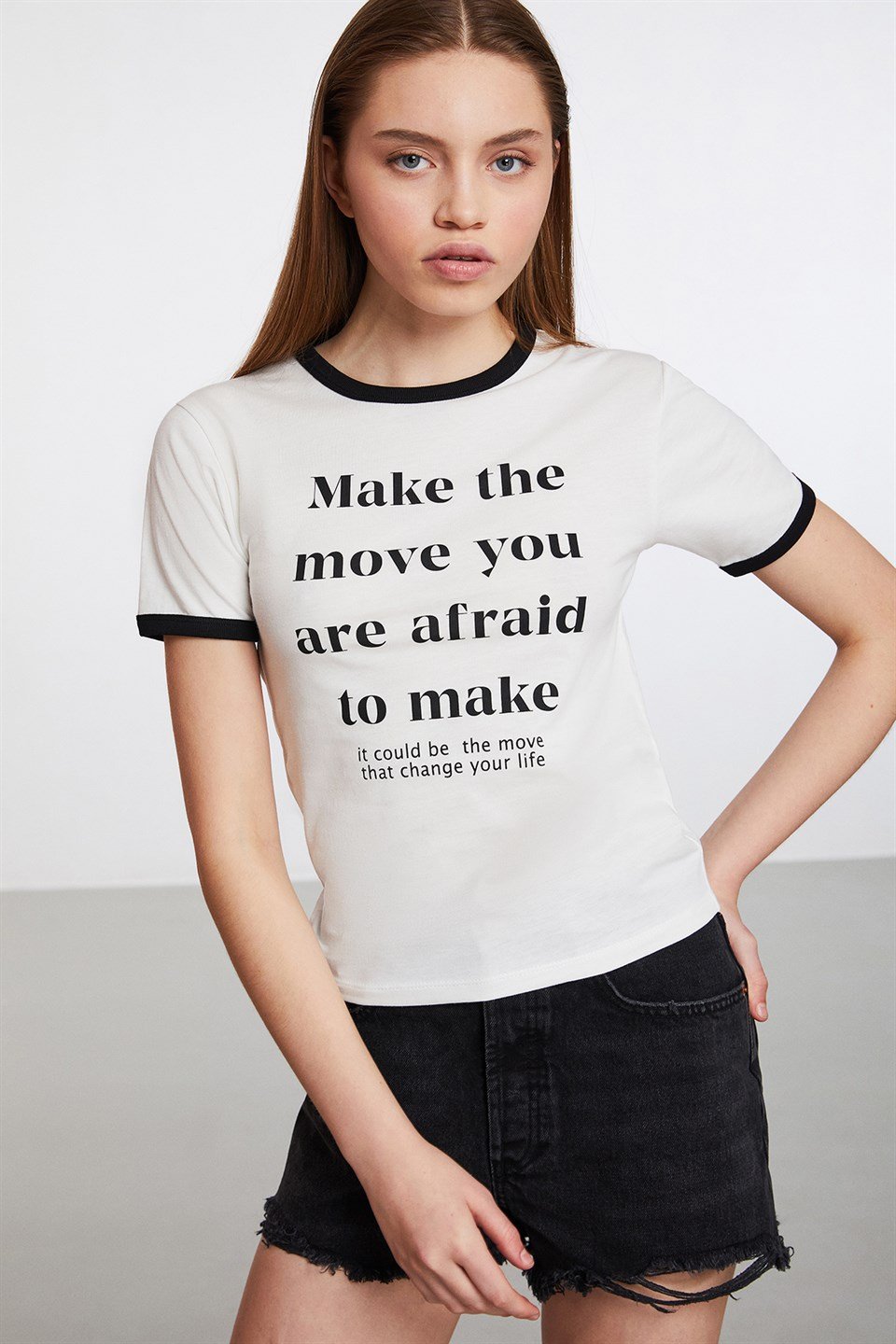 FIJI Kadın Beyaz Baskılı Yuvarlak Yaka Comfort Fit T-Shirt