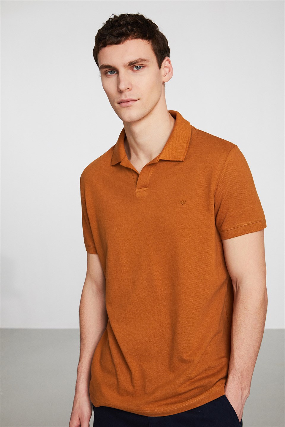 JUSTIN Erkek Kahverengi Nakışlı-İşlemeli Polo Yaka Slim Fit Polo Yaka T-shirt