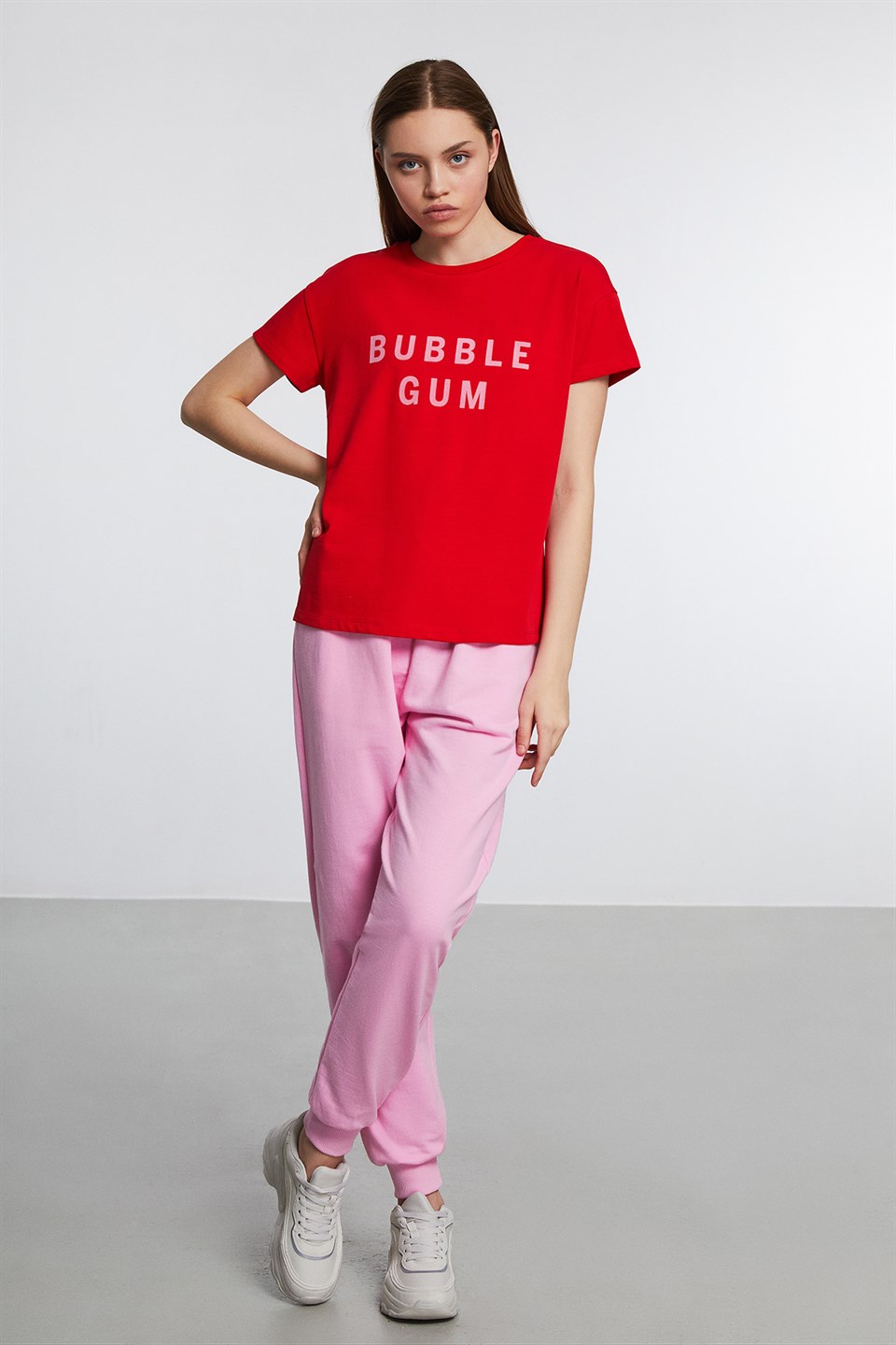 CANDY Kadın Kırmızı Aplikeli Yuvarlak Yaka Comfort Fit T-Shirt