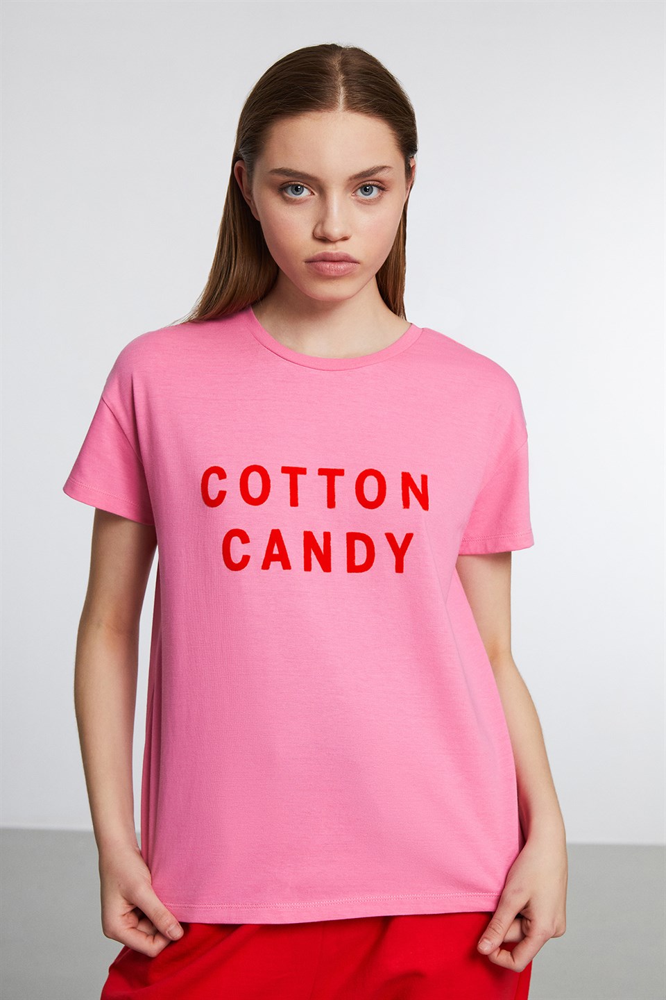 CANDY Kadın Pembe Aplikeli Yuvarlak Yaka Comfort Fit T-Shirt