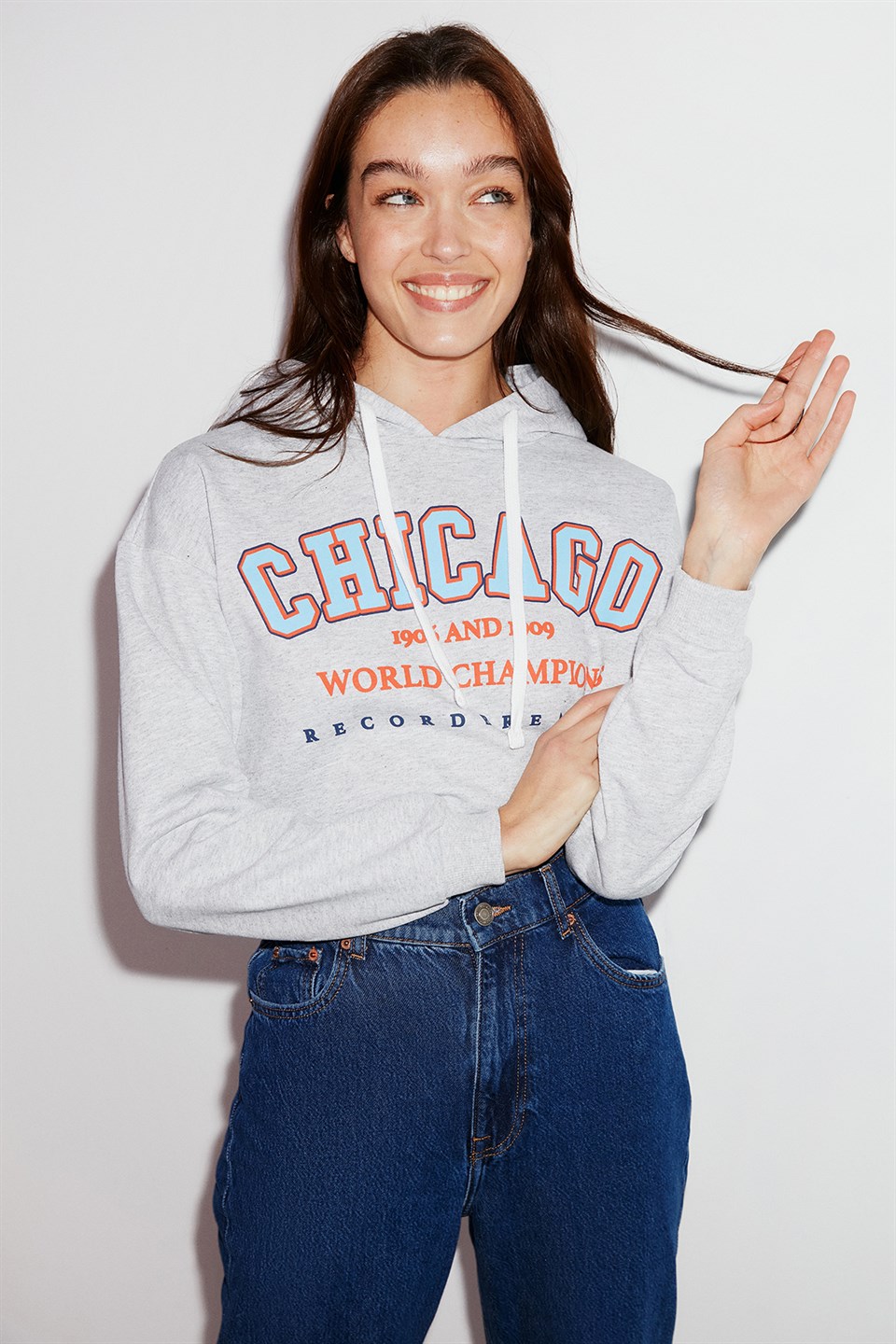 CHICAGO Kadın Grimelanj Baskılı Kapüşonlu Crop Fit Sweatshirt