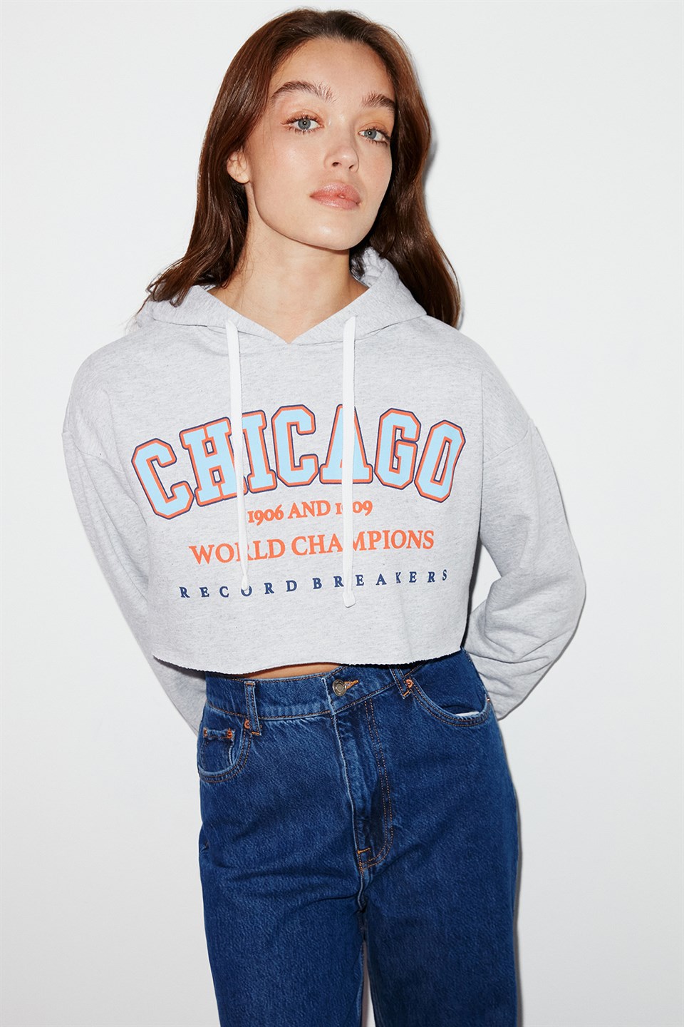 CHICAGO Kadın Grimelanj Baskılı Kapüşonlu Crop Fit Sweatshirt
