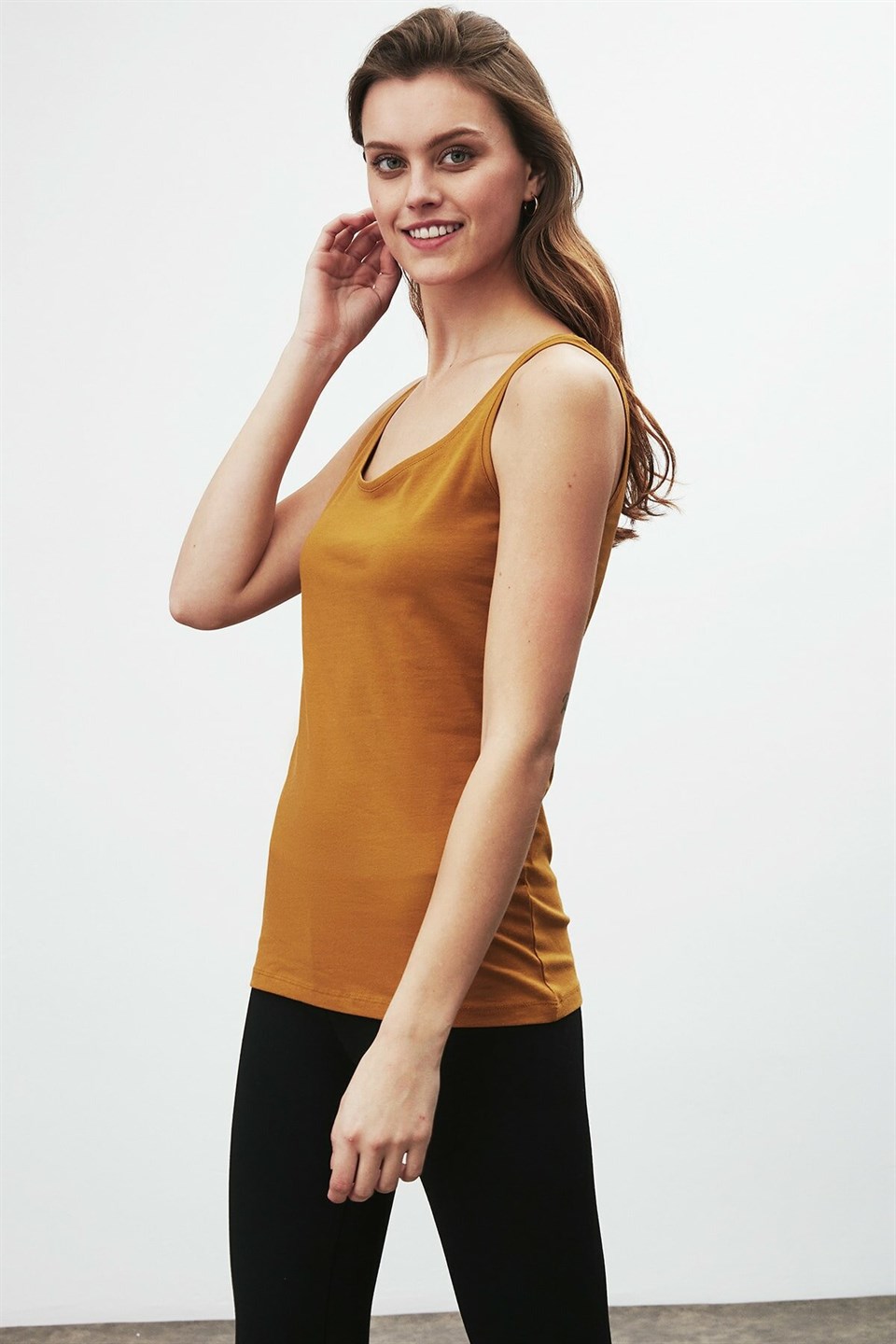 CLAIRE Kadın Kahverengi Düz Renk Yuvarlak Yaka Comfort Fit T-Shirt