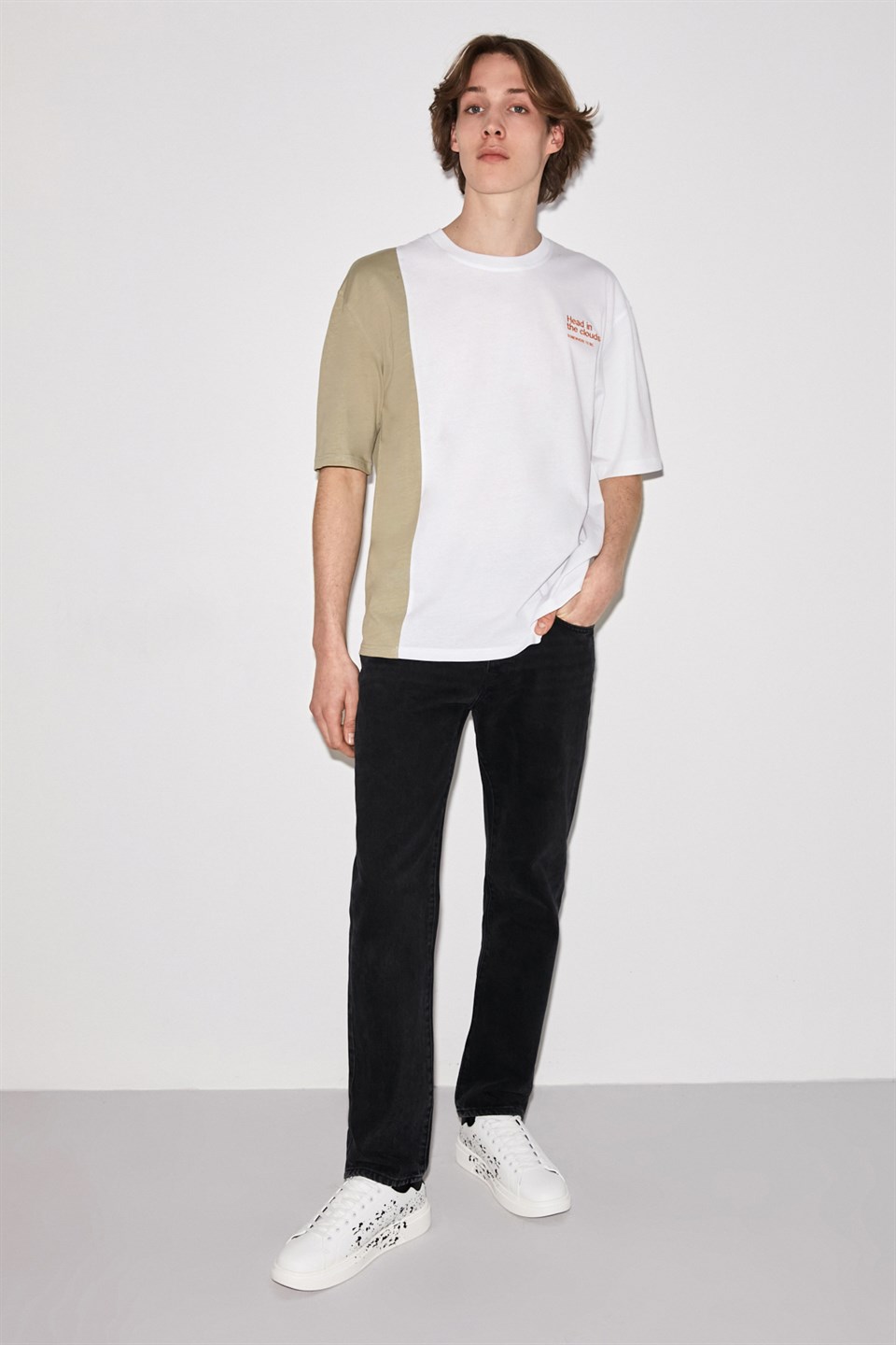 CLOUD Erkek Beyaz Renk Bloklu ve Nakışlı Yuvarlak Yaka Regular T-Shirt