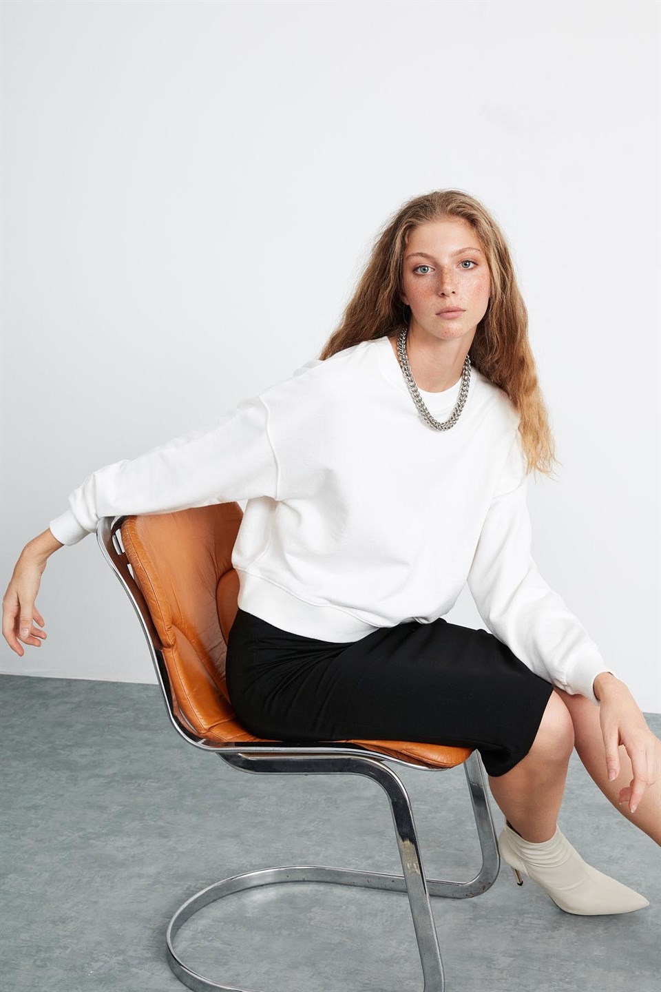 ELIZABETH Kadın Ekru Düz Renk Yuvarlak Yaka Comfort Fit Sweatshirt
