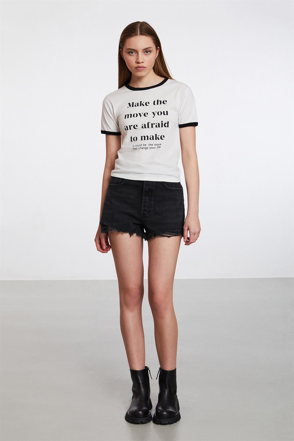 FIJI Kadın Beyaz Baskılı Yuvarlak Yaka Comfort Fit T-Shirt