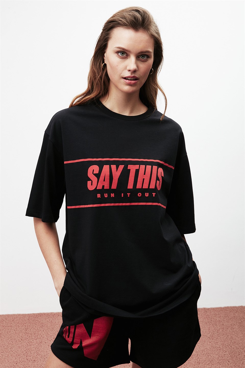 FIONA Kadın Siyah Baskılı Yuvarlak Yaka Oversize T-Shirt