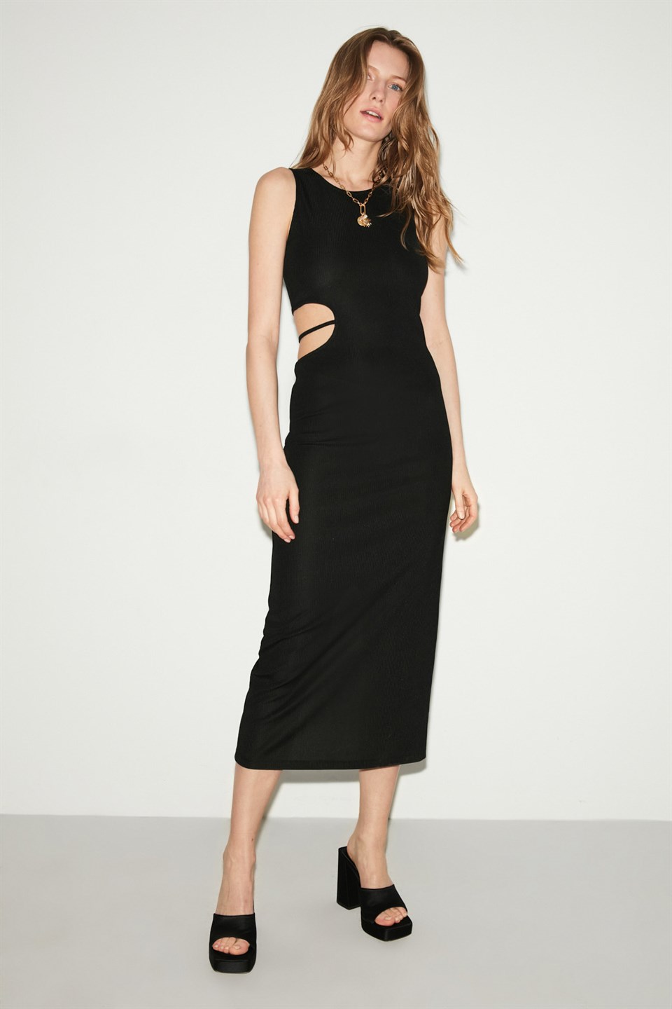 HAZEL Kadın Siyah Düz Renk Yuvarlak Yaka Midi Elbise
