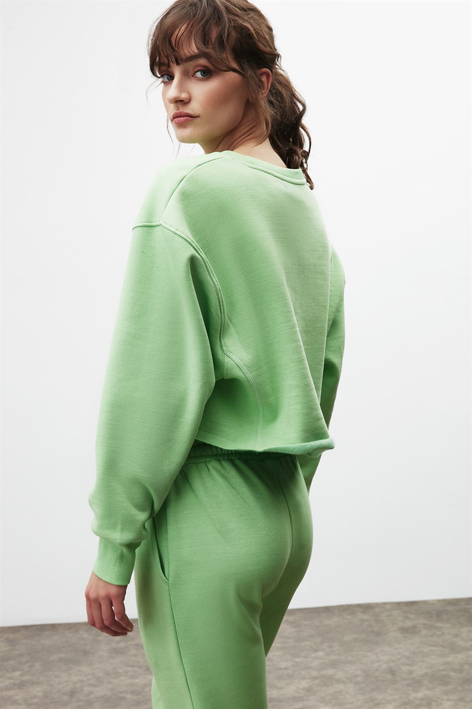 HELICE Kadın Yeşil Düz Renk Yuvarlak Yaka Crop Fit Sweatshirt