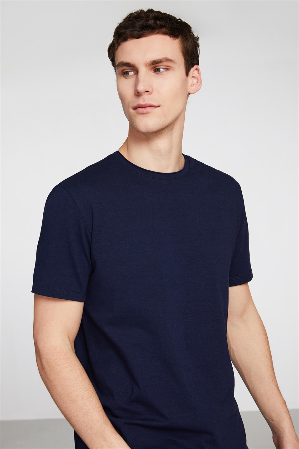 JACE Erkek Lacivert Düz Renk Yuvarlak Yaka Slim Fit T-Shirt