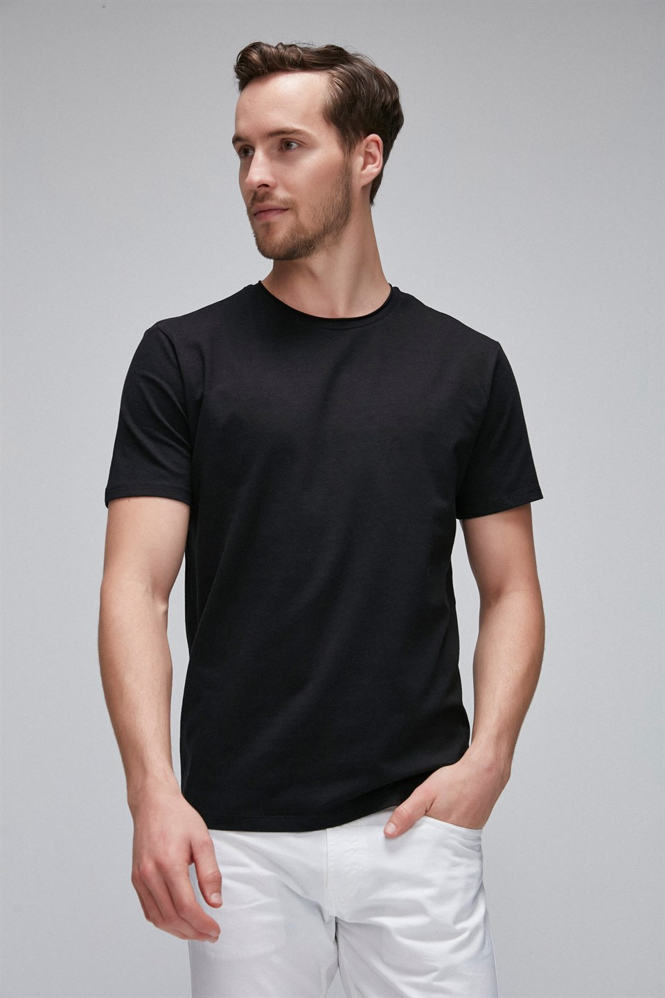 JACE Erkek Siyah Düz Renk Yuvarlak Yaka Slim Fit T-Shirt
