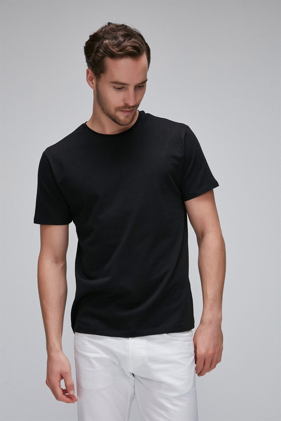 JACE Erkek Siyah Düz Renk Yuvarlak Yaka Slim Fit T-Shirt