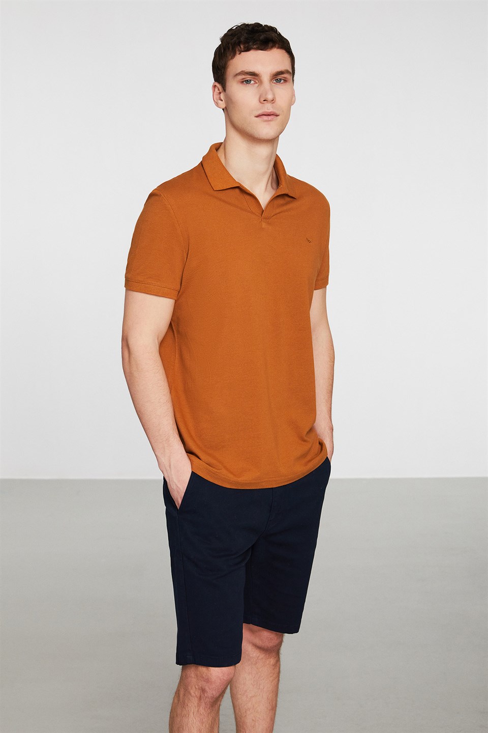 JUSTIN Erkek Kahverengi Nakışlı-İşlemeli Polo Yaka Slim Fit Polo Yaka T-shirt