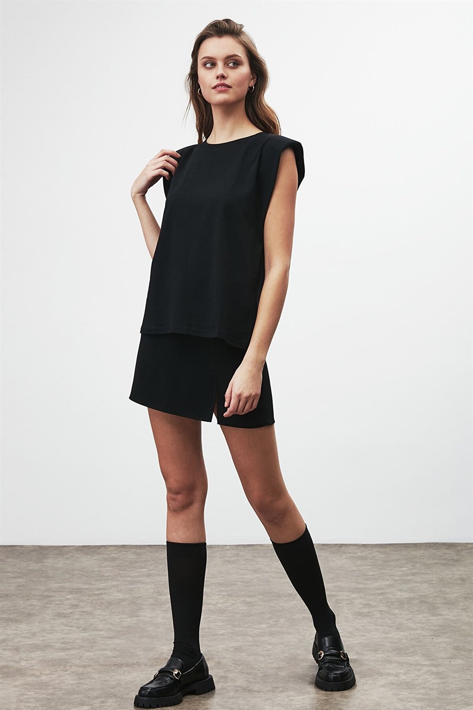 LUNA Kadın Siyah Düz Renk Yuvarlak Yaka Comfort Fit T-Shirt