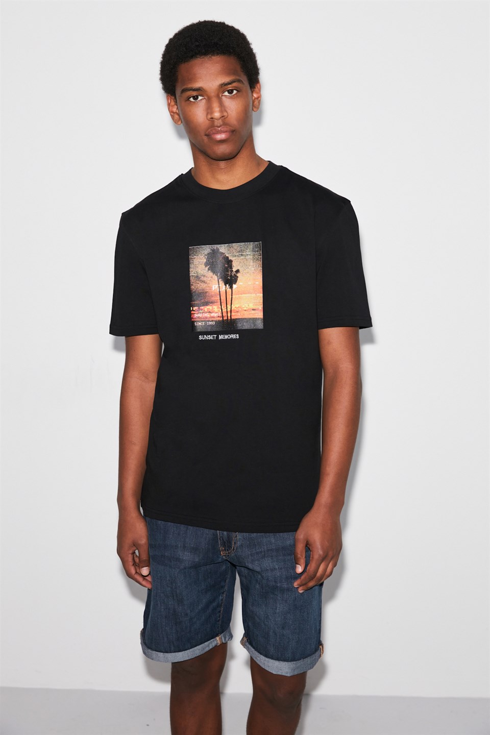 MEMORY Erkek Siyah Baskılı ve Nakışlı Yuvarlak Yaka Regular Fit T-Shirt