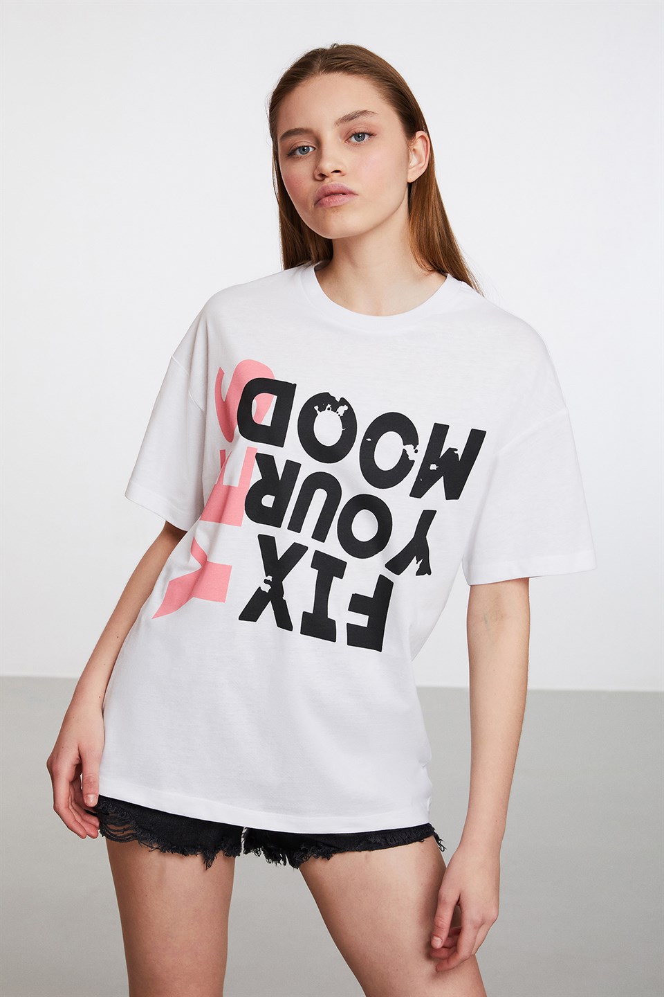 MULAN Kadın Beyaz Baskılı Yuvarlak Yaka Oversize T-Shirt