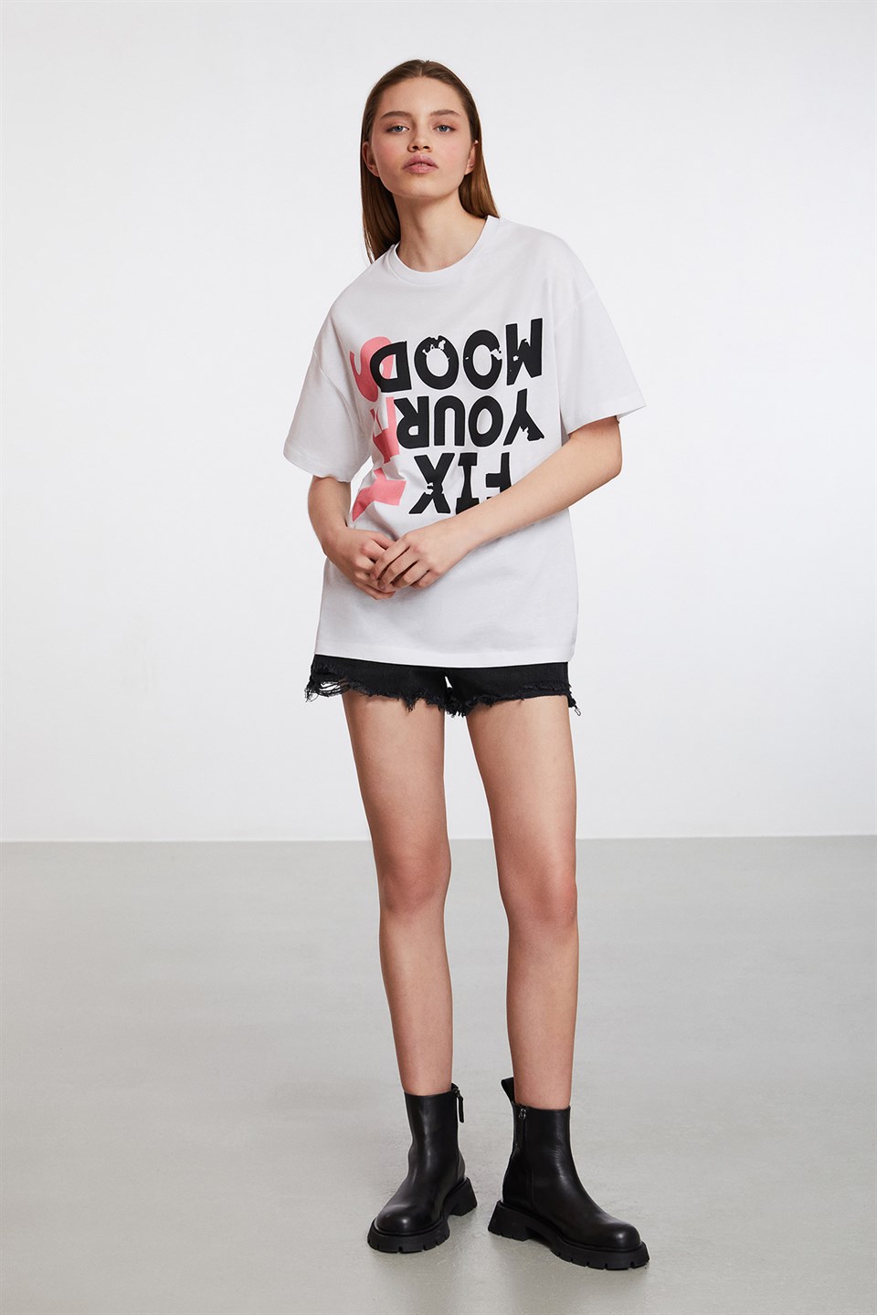 MULAN Kadın Beyaz Baskılı Yuvarlak Yaka Oversize T-Shirt