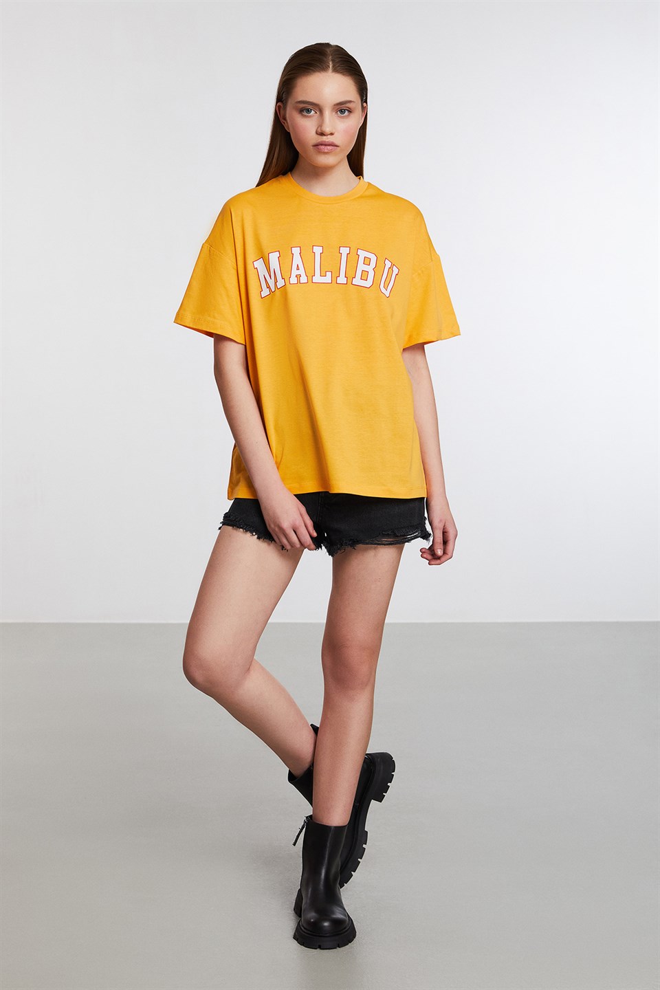 PUERTO Kadın Safran Sarı Baskılı Yuvarlak Yaka Comfort Fit T-Shirt