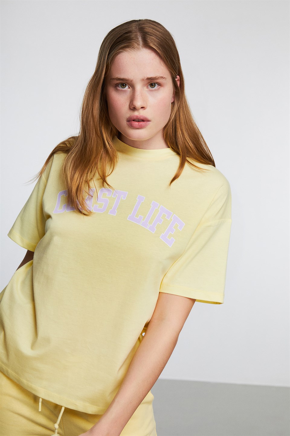 PUERTO Kadın Sarı Baskılı Yuvarlak Yaka Comfort Fit T-Shirt