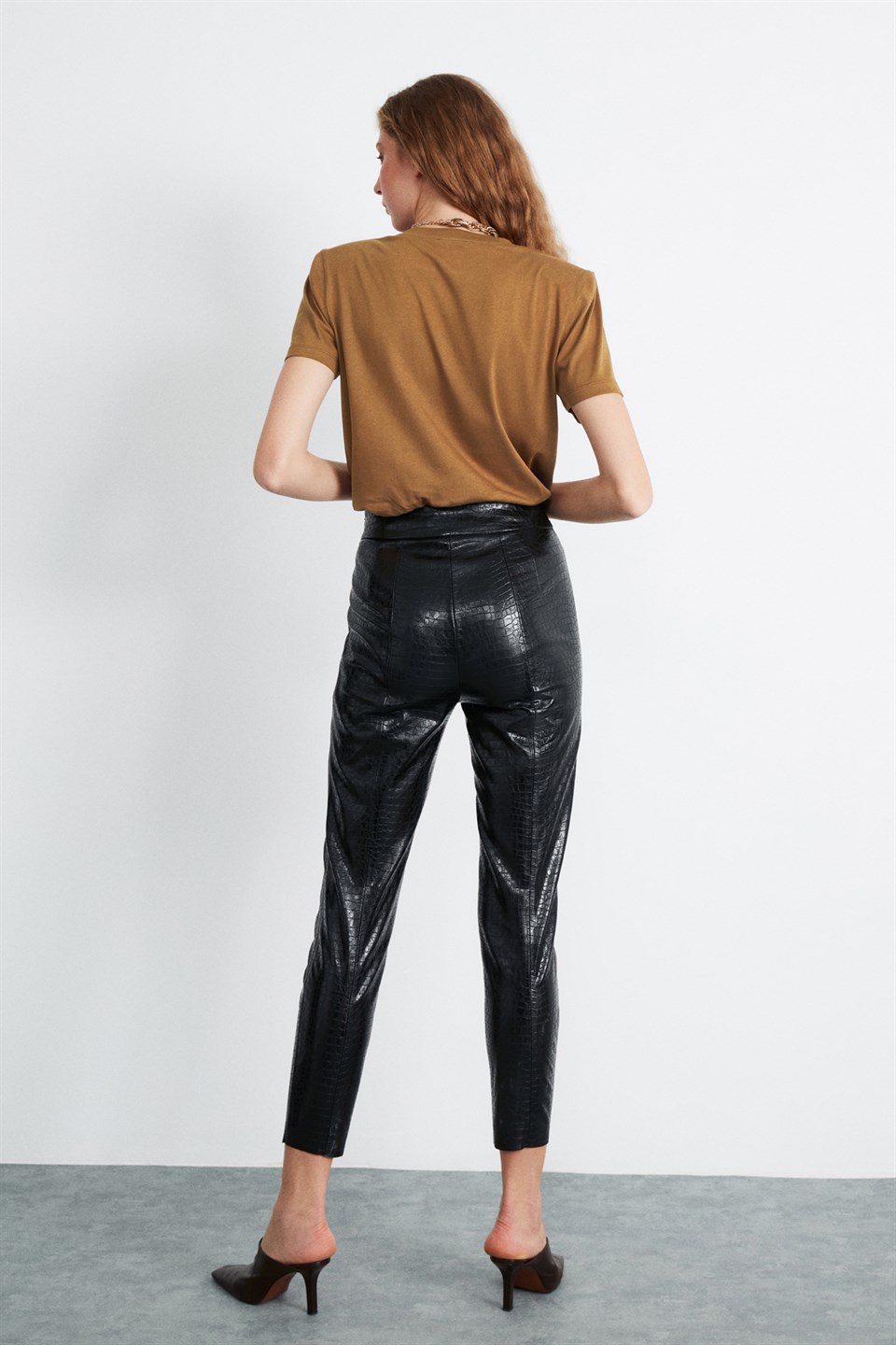 STELLA Kadın Kahverengi Düz Renk Yuvarlak Yaka Comfort Fit T-Shirt