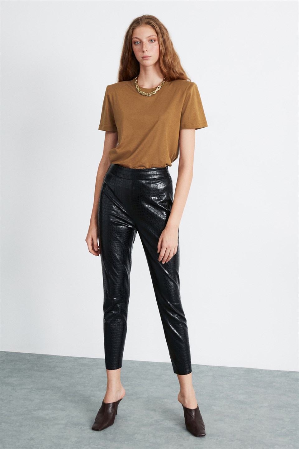 STELLA Kadın Kahverengi Düz Renk Yuvarlak Yaka Comfort Fit T-Shirt