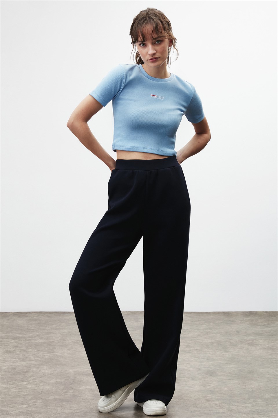 SUNNY Kadın Mavi Nakışlı-İşlemeli Yuvarlak Yaka Crop Fit Bluz