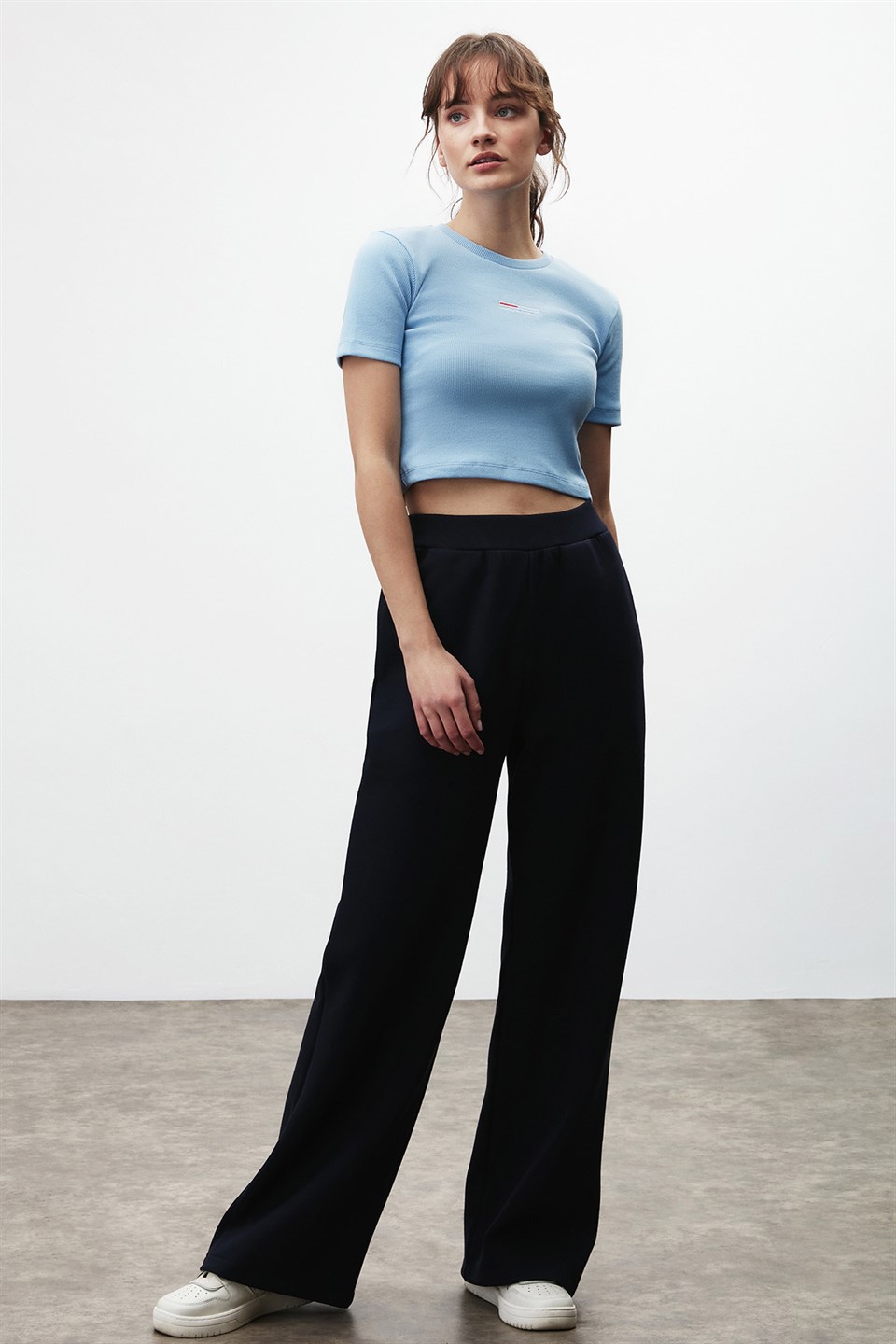 SUNNY Kadın Mavi Nakışlı-İşlemeli Yuvarlak Yaka Crop Fit Bluz