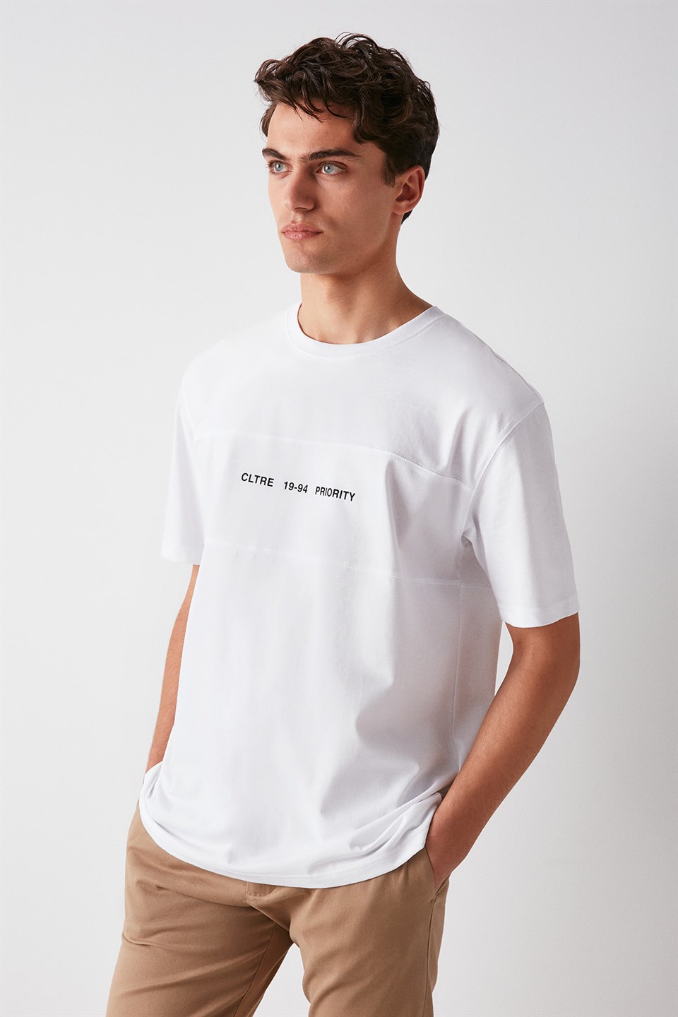 YOUTH Erkek Beyaz Panelli Baskılı Yuvarlak Yaka Oversize T-Shirt